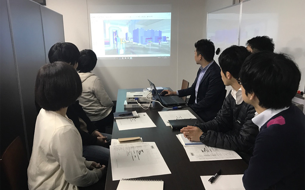 社内調整会議の様子